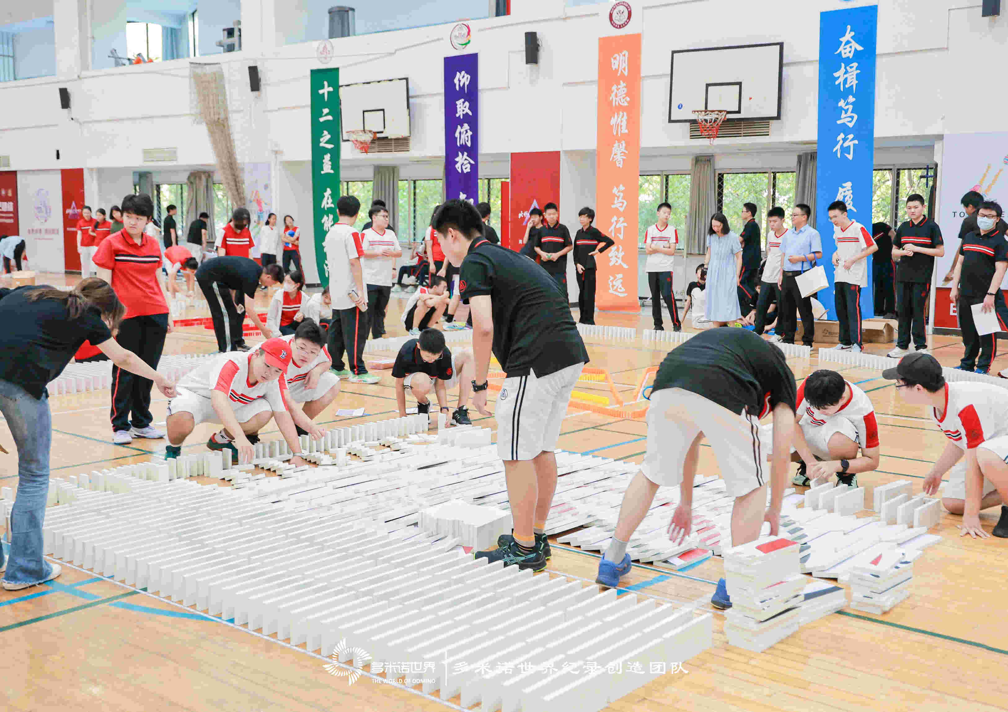 “行則將至 做則必成” ——北師大附屬實驗中學(xué)初三年級多米諾共創(chuàng)